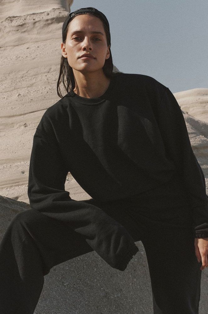 Кофта MUUV. Crop Top Subtle Cotton жіноча колір чорний однотонна